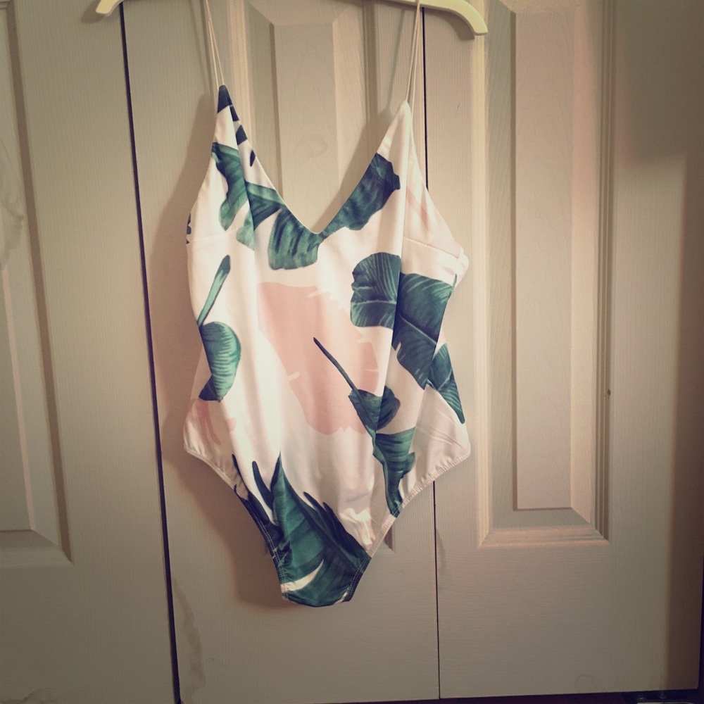 White plant leaf body suit. 🍃